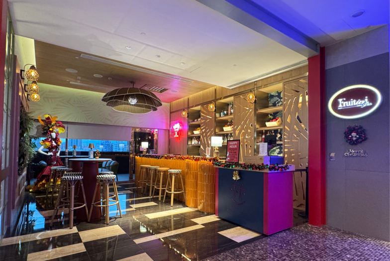 Fruitini Bar Happy Hour WELCOMING!